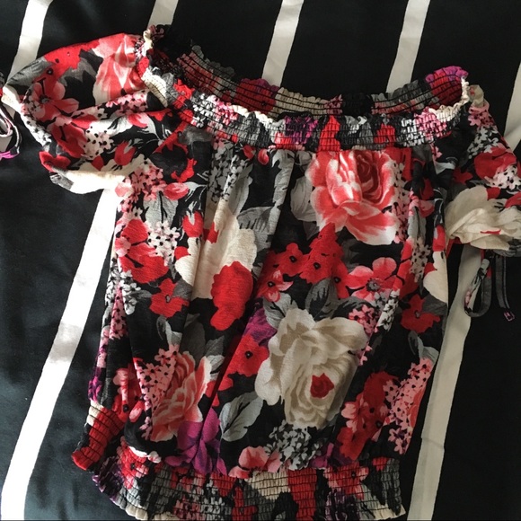 Dynamite flowery off the shoulders crop top - Picture 3 of 4